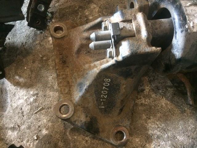 Подушка (опора) двигуна, ліва 218303Z000 HYUNDAI