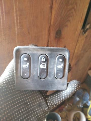 Кнопка блокування замка дверей 25210AV600 NISSAN