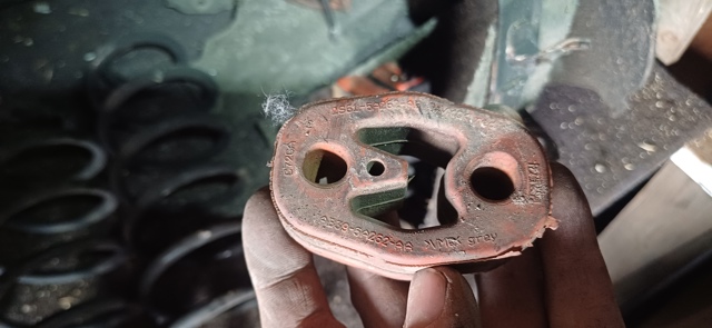 Кронштейн кріплення глушника 2S615A262AB FORD
