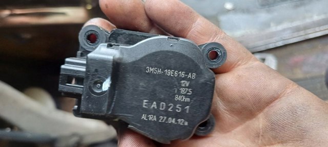 Привід системи автоматичного управління обігрівачем 3M5H19E616AB FORD