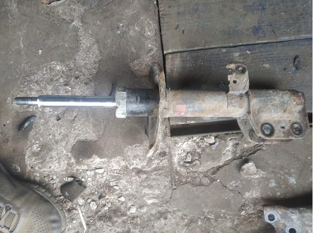 Ліва передня стійка 4852009831 TOYOTA