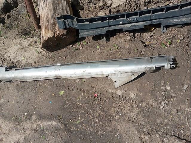 Накладка зовнішня (молдинг) порога, правий 4B0853860 VAG