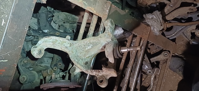 Цапфа передня ліва 52088653AD CHRYSLER