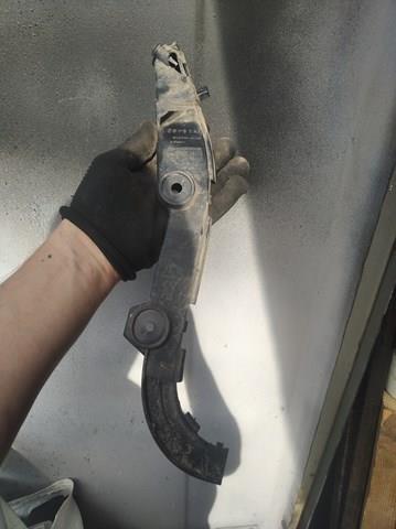 Кронштейн бампера заднього, правий 525750F010 TOYOTA