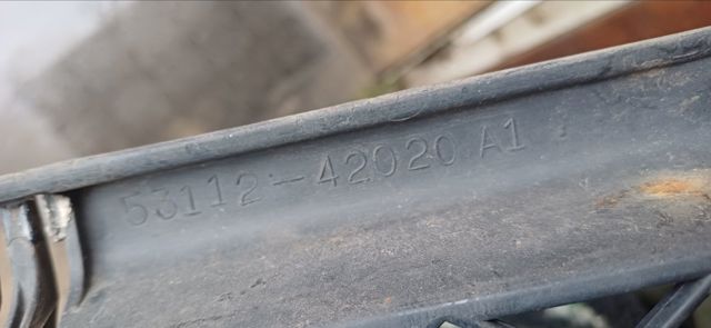 Решітка переднього бампера, нижня 5311242020 TOYOTA