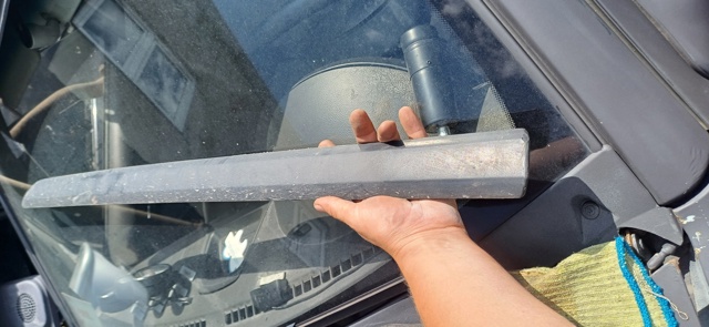 Молдинг передніх лівих дверей 5L0853515 VAG