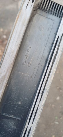 Молдинг задніх правих дверей 5L0853754 VAG