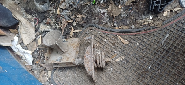 Кріплення запаски 628003E100 HYUNDAI