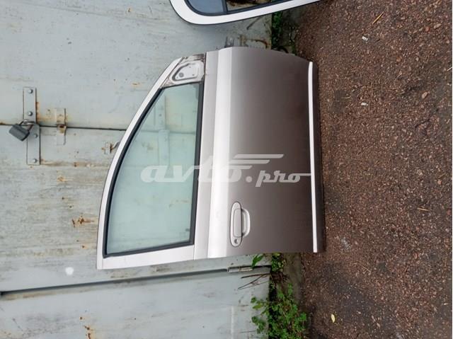 Пасажирські передні двері 6700152011 TOYOTA