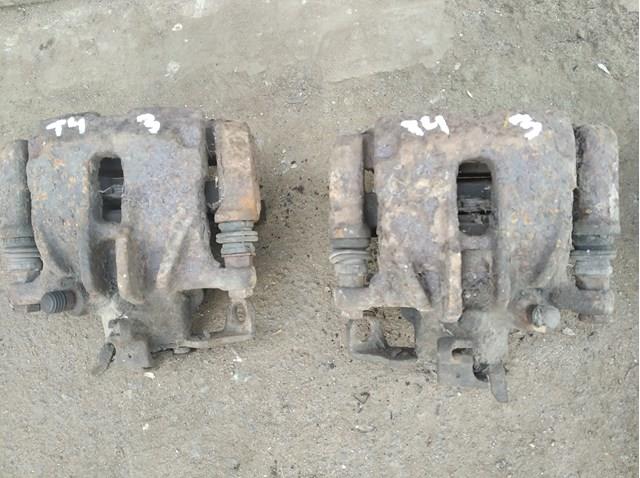 Задній гальмівний супорт лівий 7D0615423B VAG
