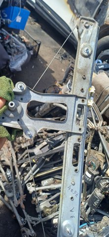 Склопідйомник задніх правих дверей 8196040 BMW