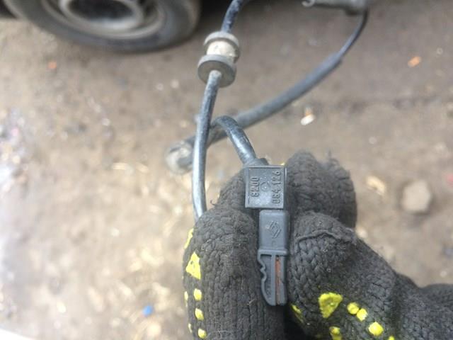 Датчик АБС (ABS) задній 8200084126 RENAULT