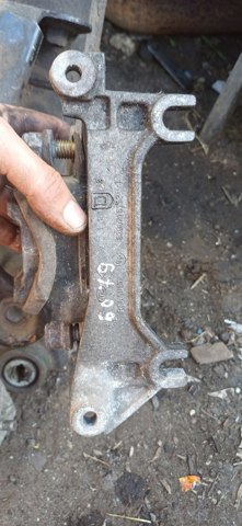 Кронштейн подушки (опори) двигуна, лівої 8200216113 RENAULT