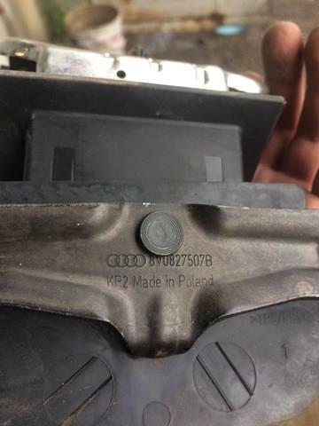 Фіксатор/петля (зацеп) замка дверей/кришки багажника 8V0827507B VAG