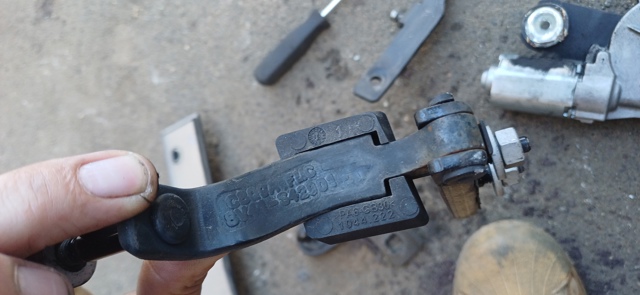 Кріплення кришки багажника 8V41S42901AF FORD