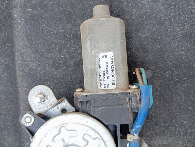 Моторчик склопідйомника двері задніх, правих 96475132 GM