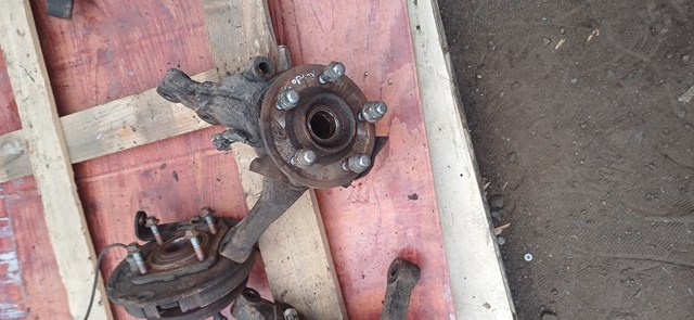 Цапфа поворотна права 96626338 GM