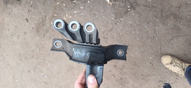 Права опора двигуна 96626769 GM