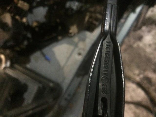 Важіль-поводок двірника заднього скла A1688201044 MERCEDES
