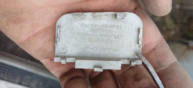 Заглушка бампера буксирувального гака, передня A1698850581 MERCEDES