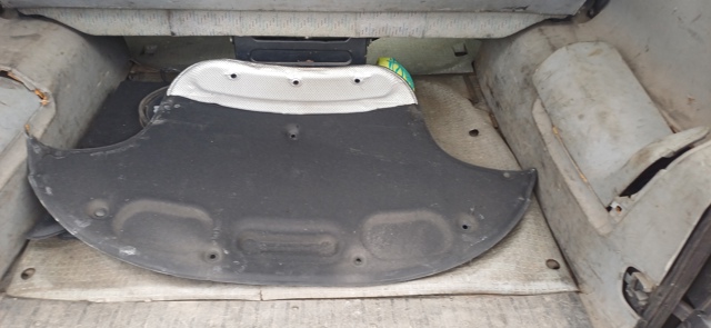 Підкладка-капот A2126820126 MERCEDES