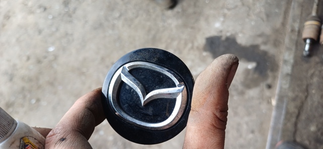 Заглушка маточини BBM237190 MAZDA