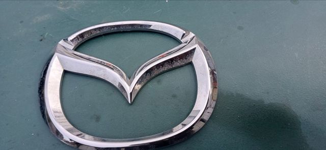 Емблема решітки радіатора D10J51730 MAZDA