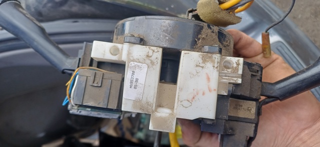 Перемикач підрульовий MB953700 MITSUBISHI