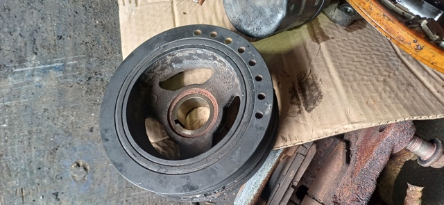 Демпферний шків колінвала PE0111400A MAZDA
