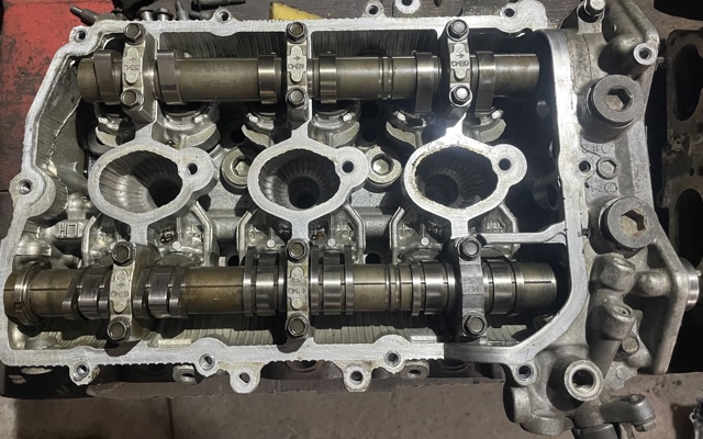 Головка блока циліндрів (ГБЦ), ліва 11063AB020 SUBARU