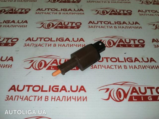 Датчик включення стопсигналу 104468100B TESLA