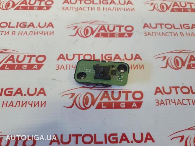 Камера заднього виду 109838300D Tesla Model