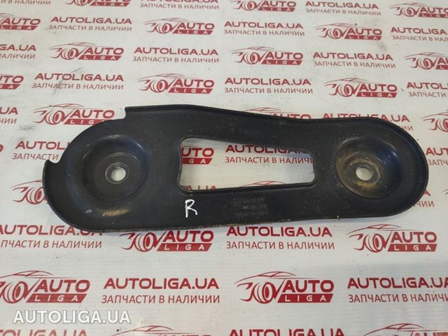 Кронштейн передньої балки 13235087 GM