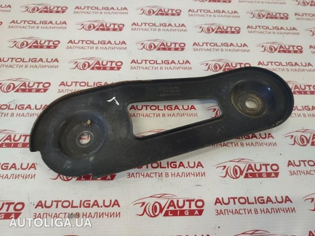 Кронштейн передньої балки 13235088 GM