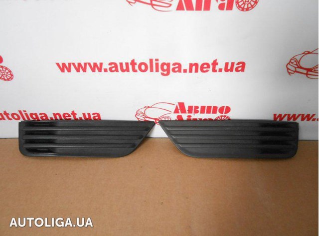 Заглушка ПТФ бампера переднього права 1337348 FORD