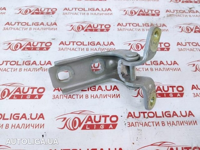 Шарнір передніх лівих дверей 13501712 GM