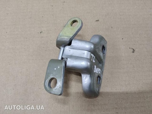 Петля задніх (навстіж) дверей, ліва верхня 13501713 GM