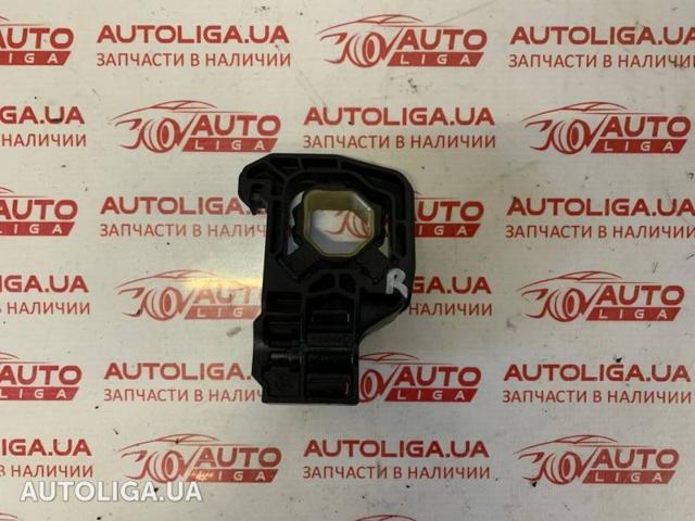 Подушка радіатора охолодження, нижня 17117575248 BMW
