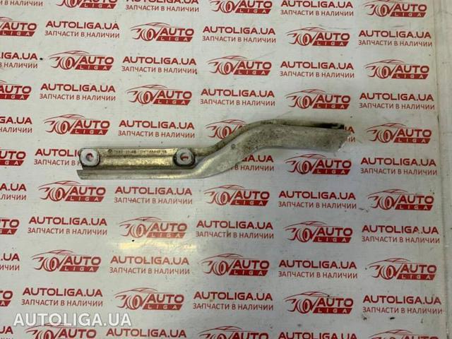Кронштейн радіатора нижній 17117583120 BMW
