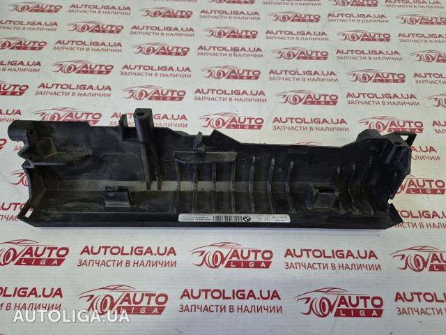 Кронштейн радіатора лівий 17117616025 BMW