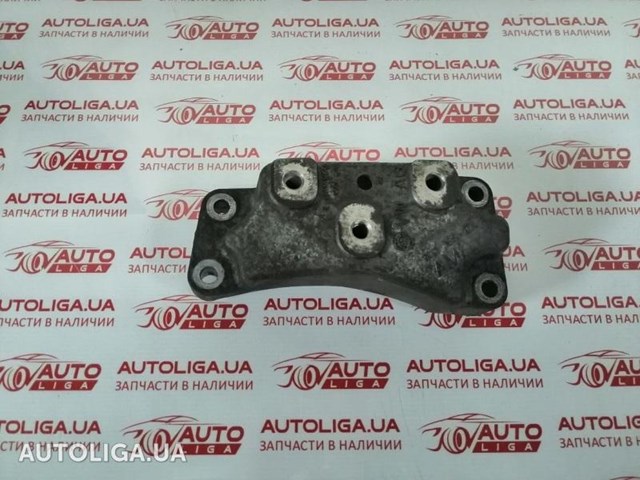 Кронштейн подушки (опори) двигуна, лівої 1K0199117AB VAG