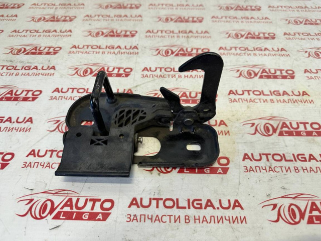 Запор капота (замок і привід замка капота) 1T0823480A VAG