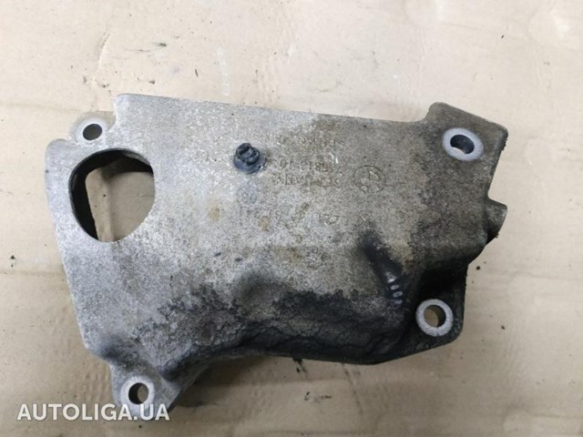 Кронштейн подушки (опори) двигуна, лівої 22116781241 BMW