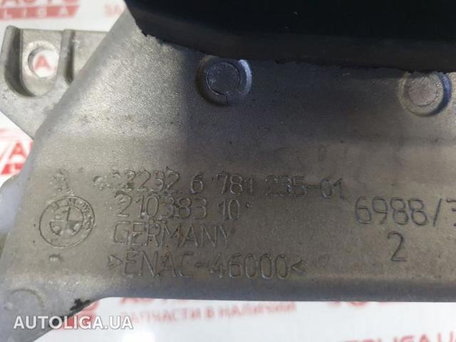 Кронштейн подушки коробки передач 22326781235 BMW