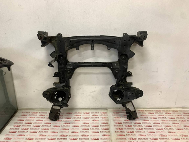 Передня балка 31106884852 BMW