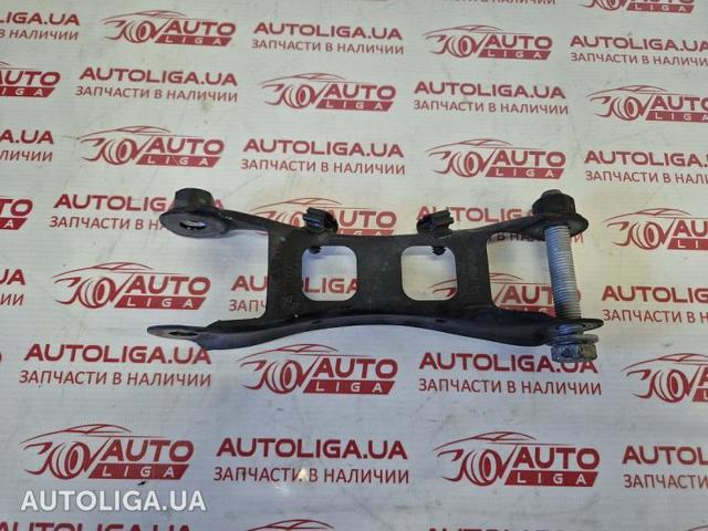 Верхній важіль задньої підвіски лівий 33306867881 BMW