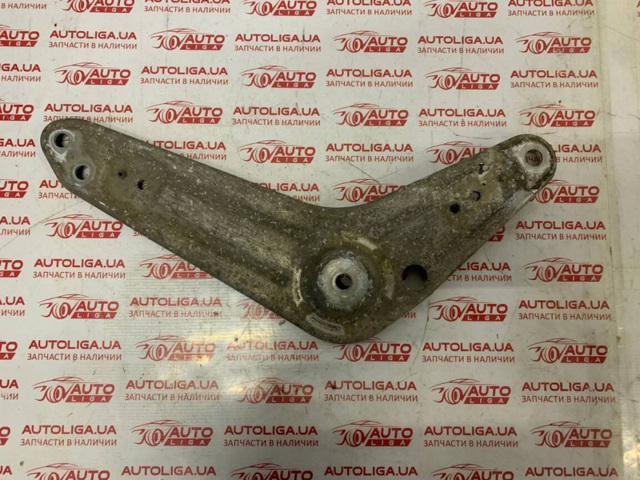 Кронштейн задньої балки 33326770977 BMW