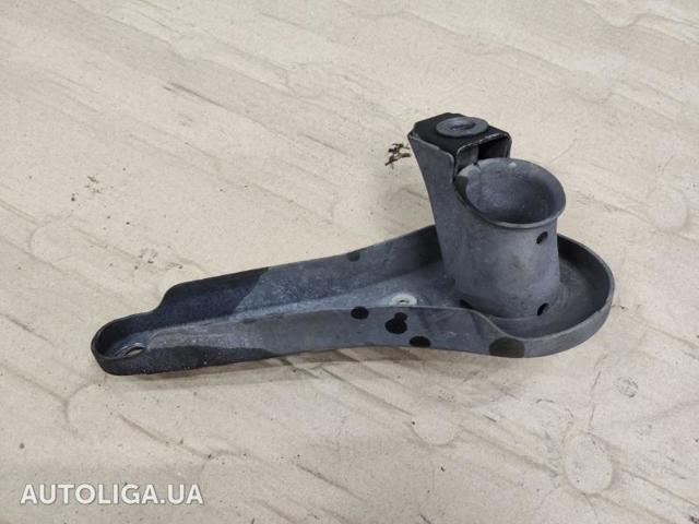 Кронштейн задньої балки 33326793652 BMW