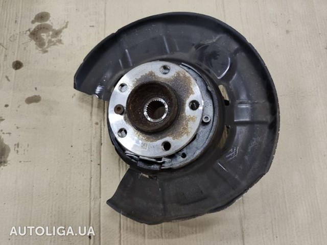 Кулак поворотний лівий 33326798983 BMW