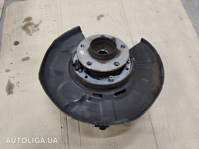 Кулак поворотний правий 33326798984 BMW